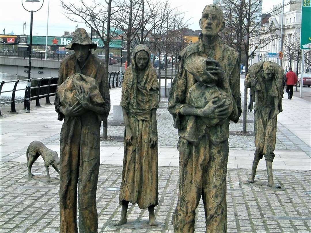 Famine, a sculpture by Rowan Gillespie located in Dublin’s City Centre, depicts people walking towards the harbour, to be carried away by ships. Credit: User AlanMc on en.wikipedia, Public domain, via Wikimedia Commons.